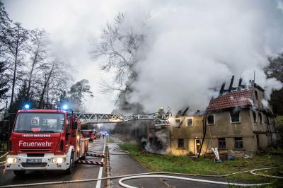 Kaisersbach: Wohnhaus niedergebrannt - Besitzer hat vermutlich vergessen Kamin auszumachen